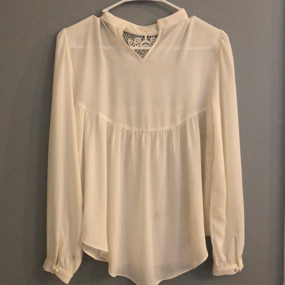 blouse - Picture 2 of 3